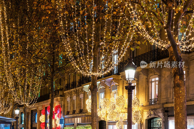 Paris : Christmas lights on Champs-Élysées.